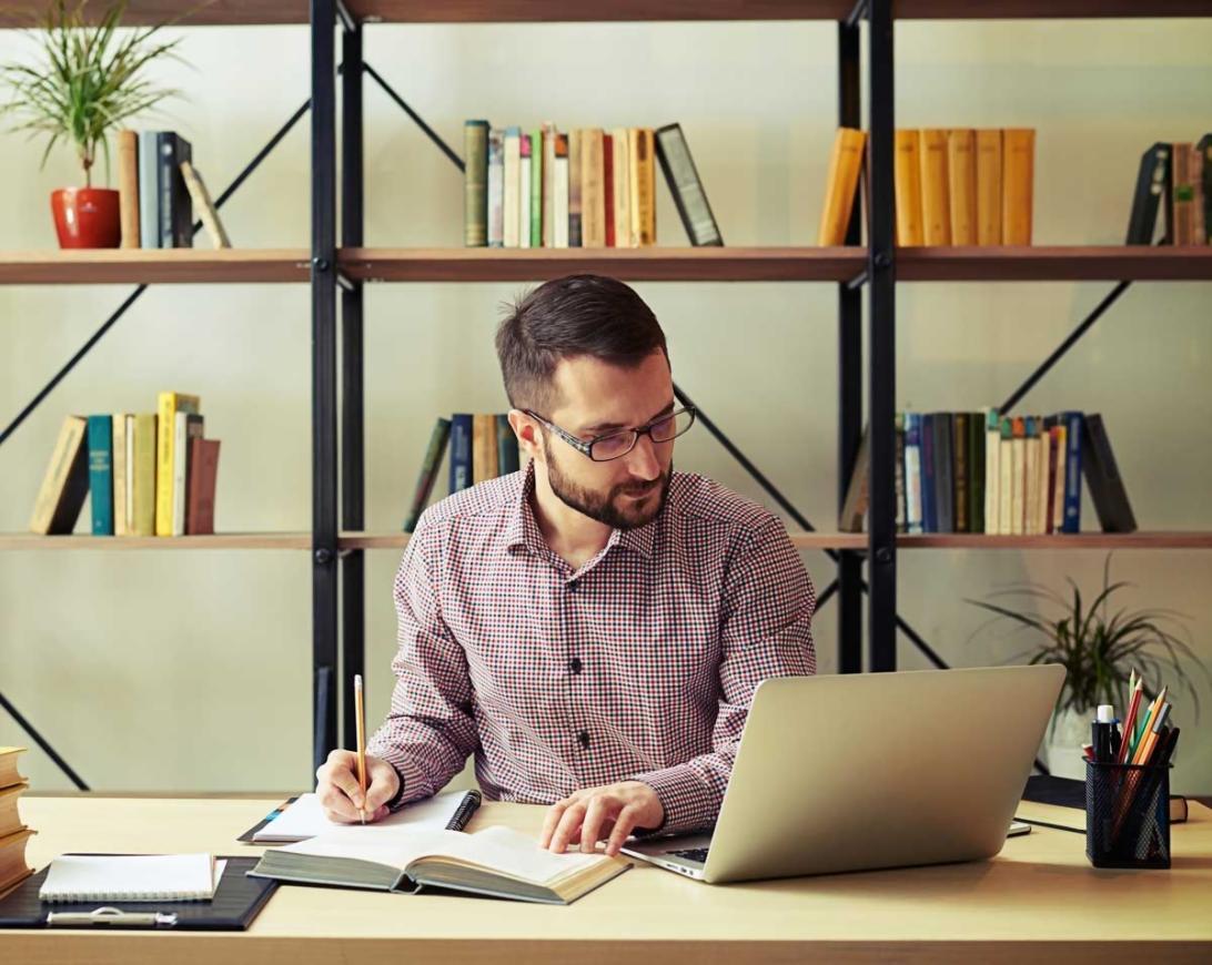 Moderne Online-Lernumgebung mit interaktiven digitalen Tools